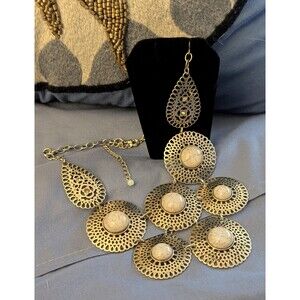 Vintage Estate Gold Tone Filigree Medallion Marble Veined Stone- Signed SHB